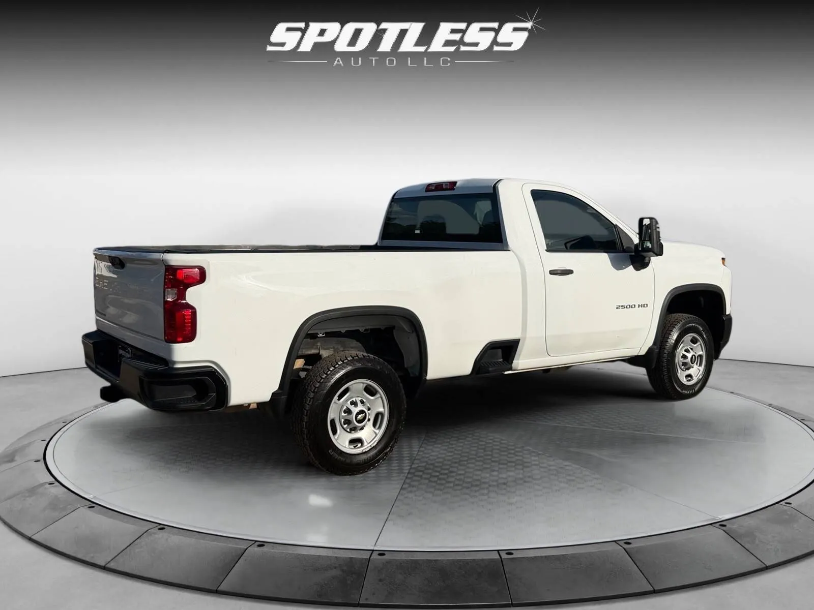 Chevrolet Silverado photo 7