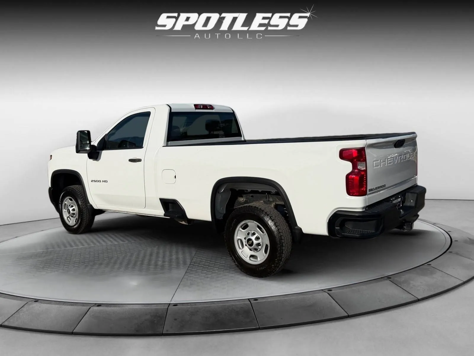 Chevrolet Silverado photo 5