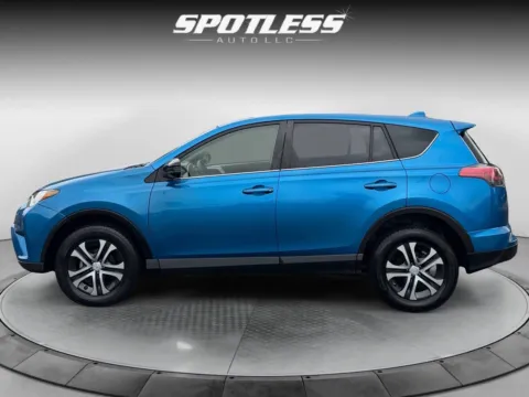 More photos of 2018 Toyota RAV4 LE at Spotless Auto San Pedro, TX
