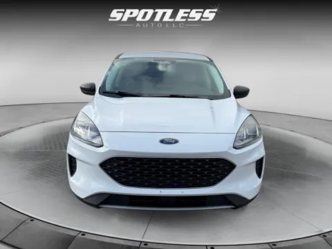 More photos of 2022 Ford Escape Hybrid SE at Spotless Auto San Pedro, TX