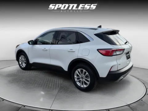 More photos of 2022 Ford Escape Hybrid SE at Spotless Auto San Pedro, TX