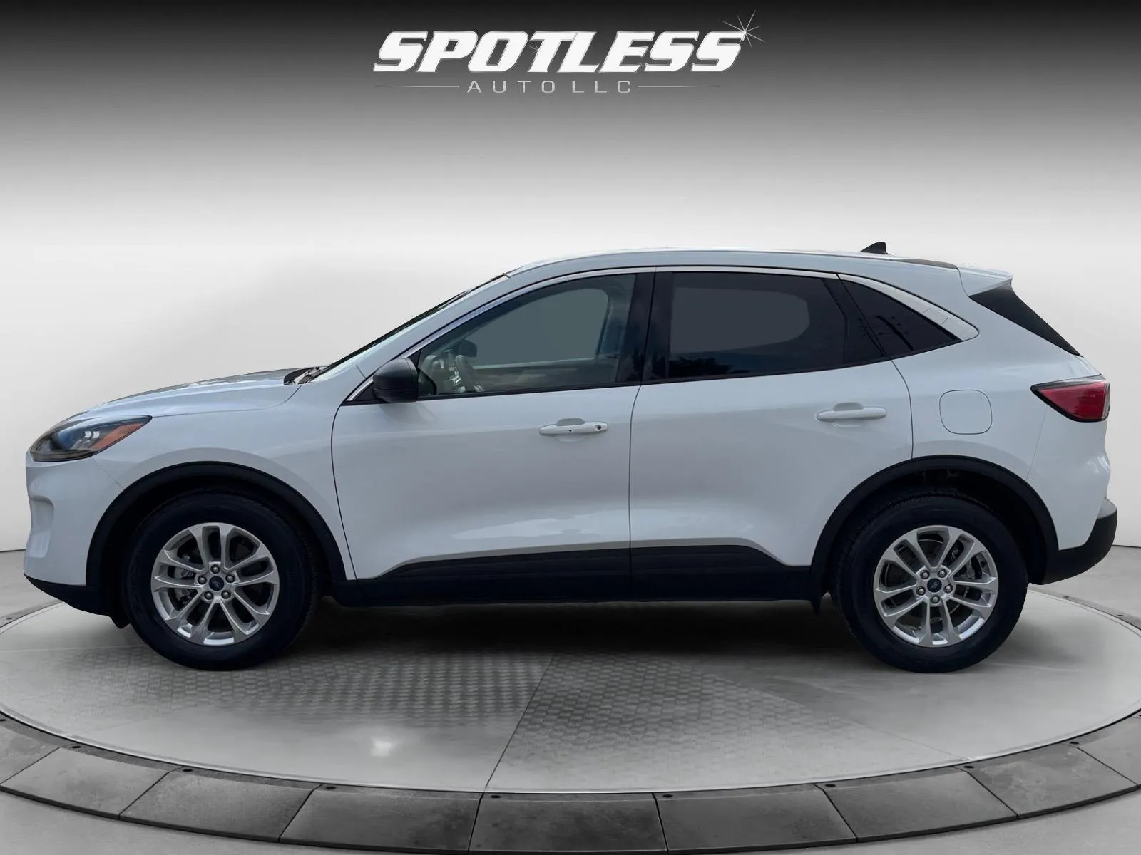 Ford Escape photo 3