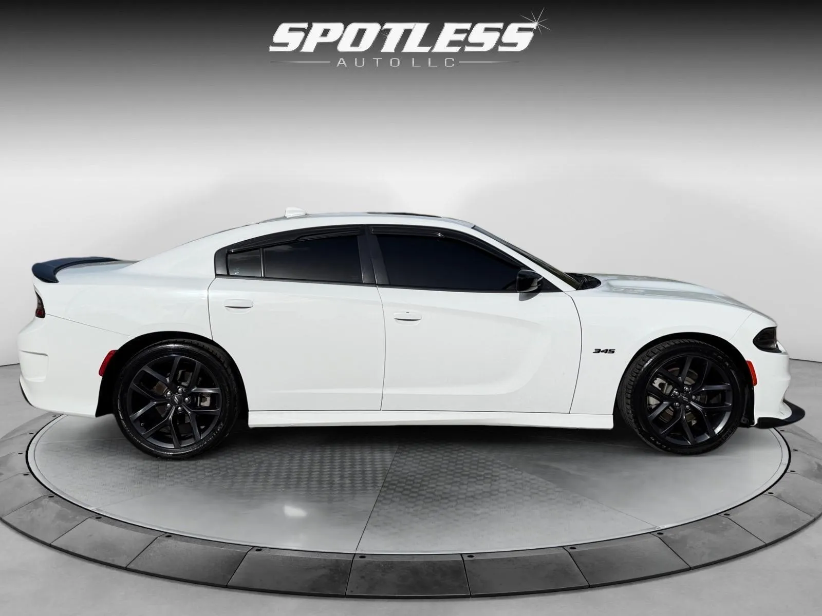 Dodge Charger photo 8