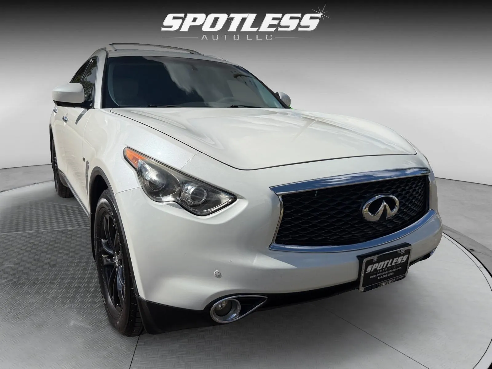 Infiniti QX70 photo 9