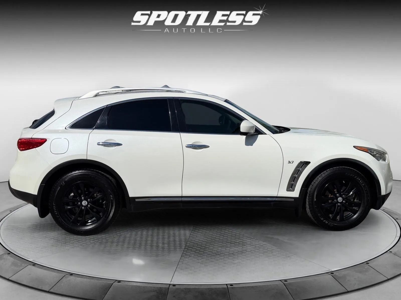 Infiniti QX70 photo 8