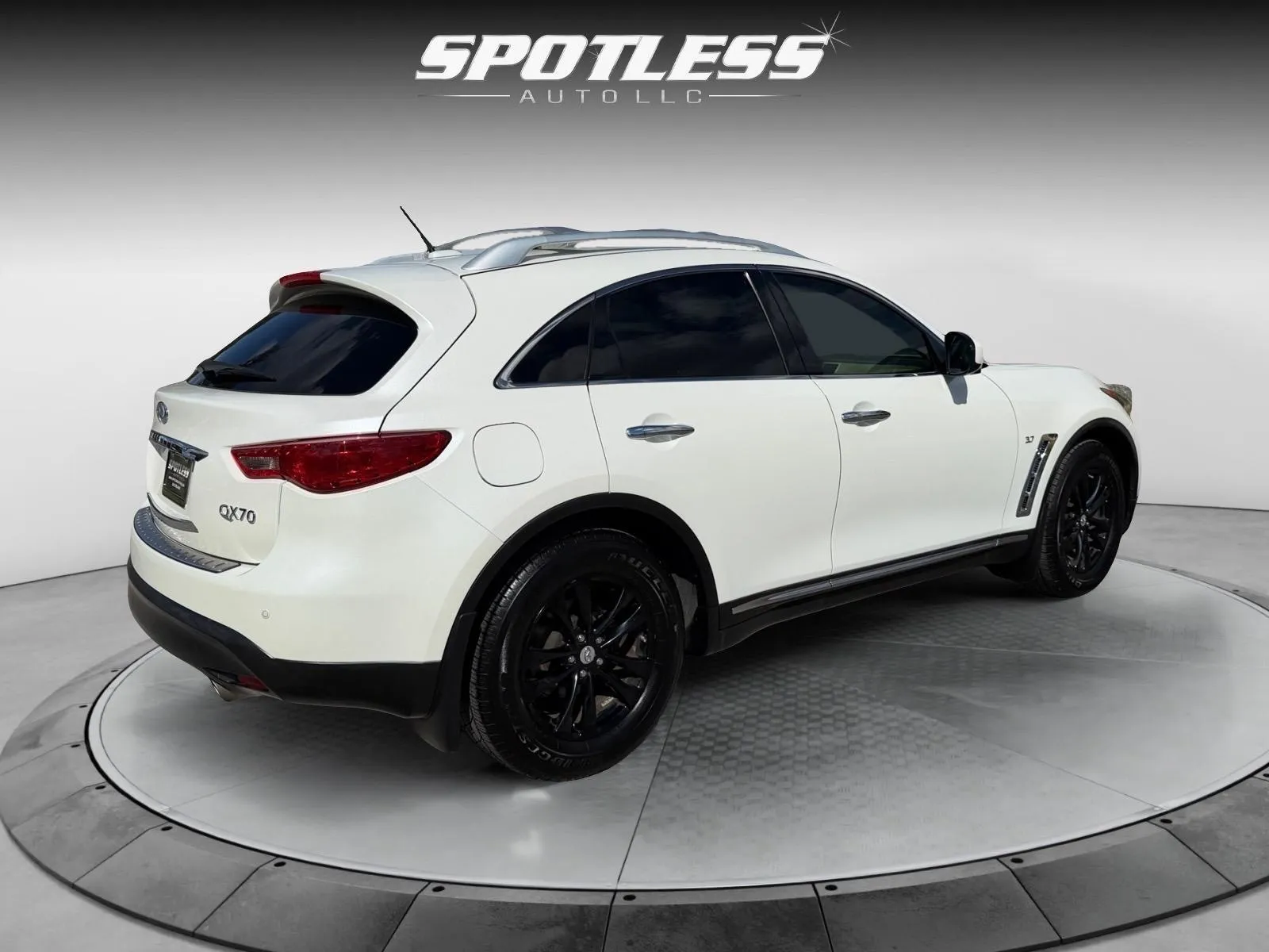 Infiniti QX70 photo 7