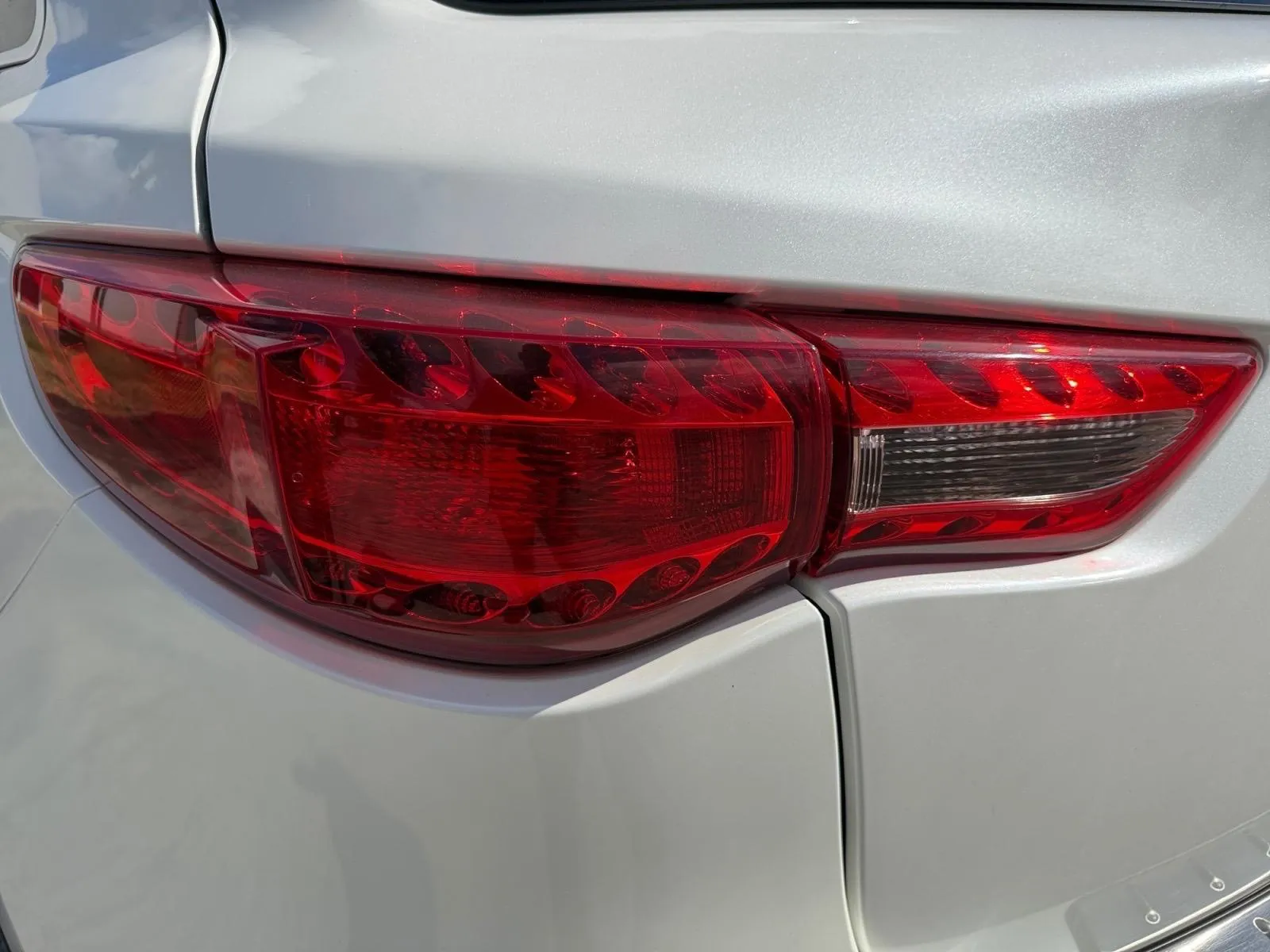 Infiniti QX70 photo 12