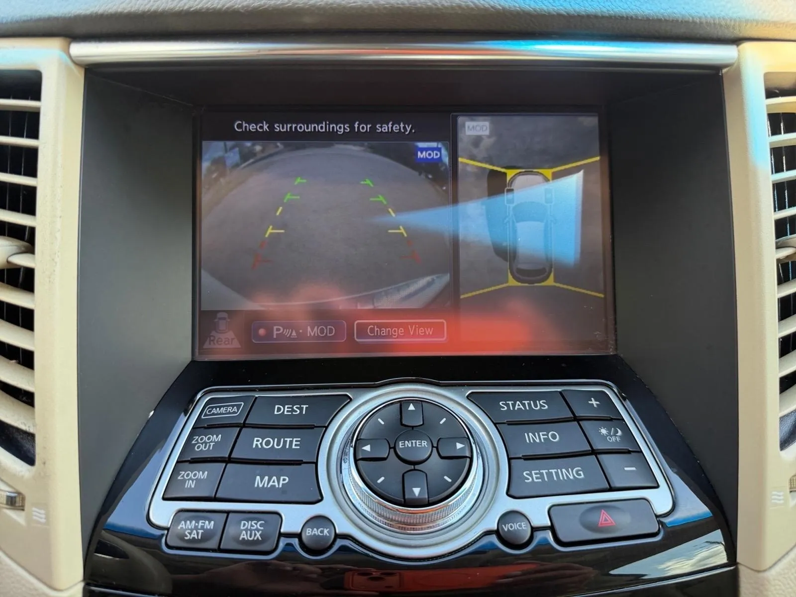 Infiniti QX70 photo 26