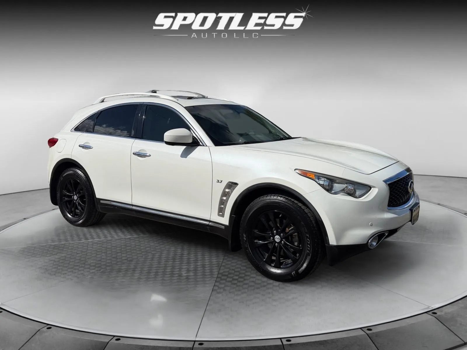Infiniti QX70 photo 11