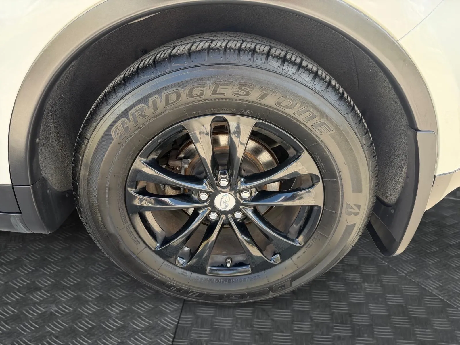 Infiniti QX70 photo 14