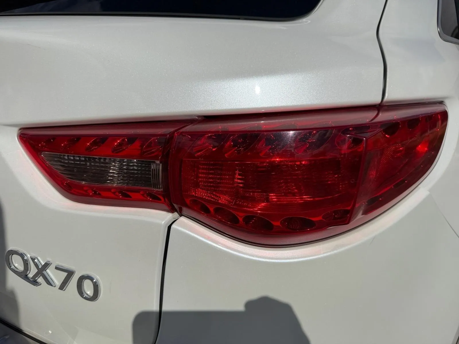 Infiniti QX70 photo 13