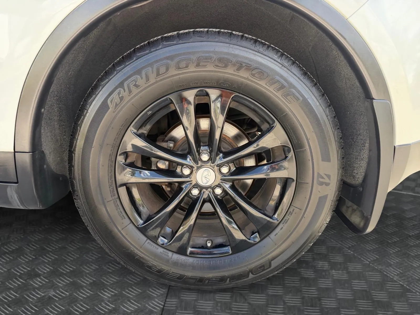 Infiniti QX70 photo 15
