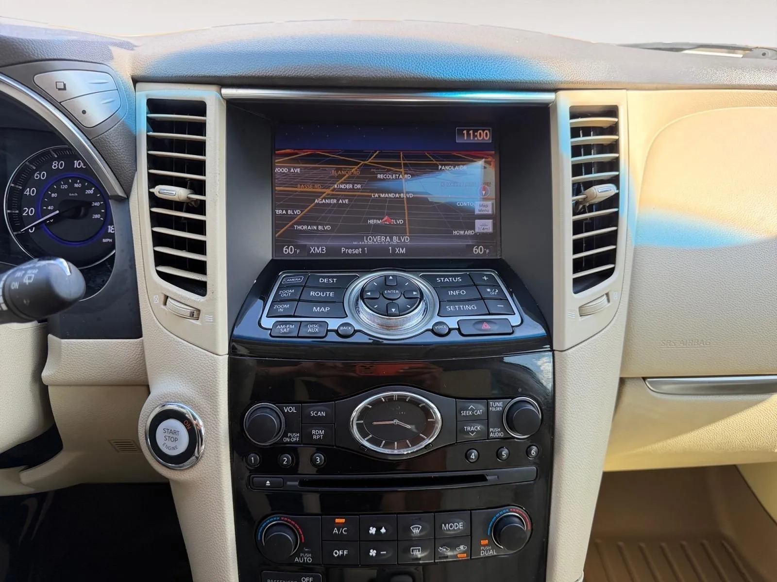 Infiniti QX70 photo 25