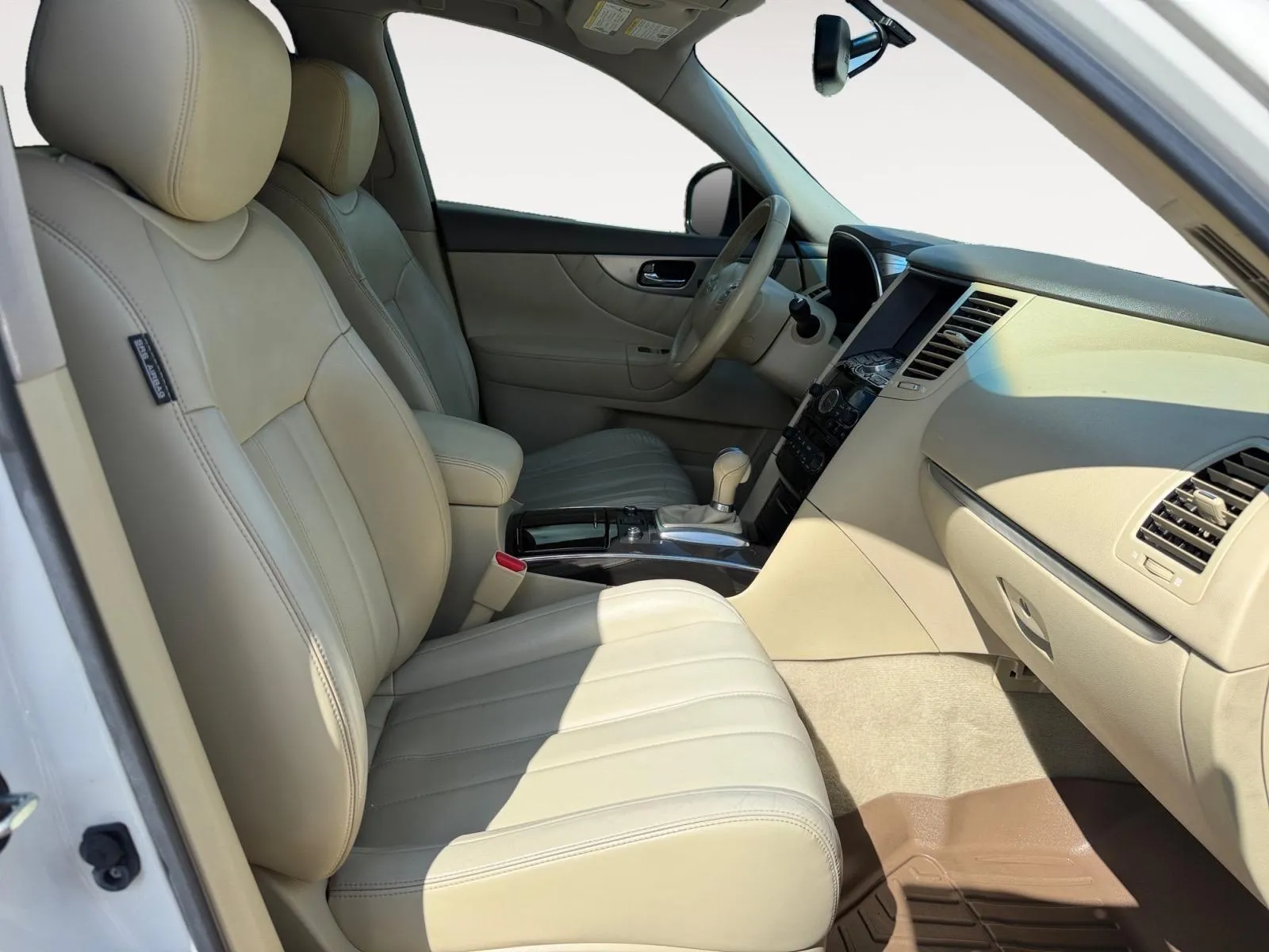 Infiniti QX70 photo 23