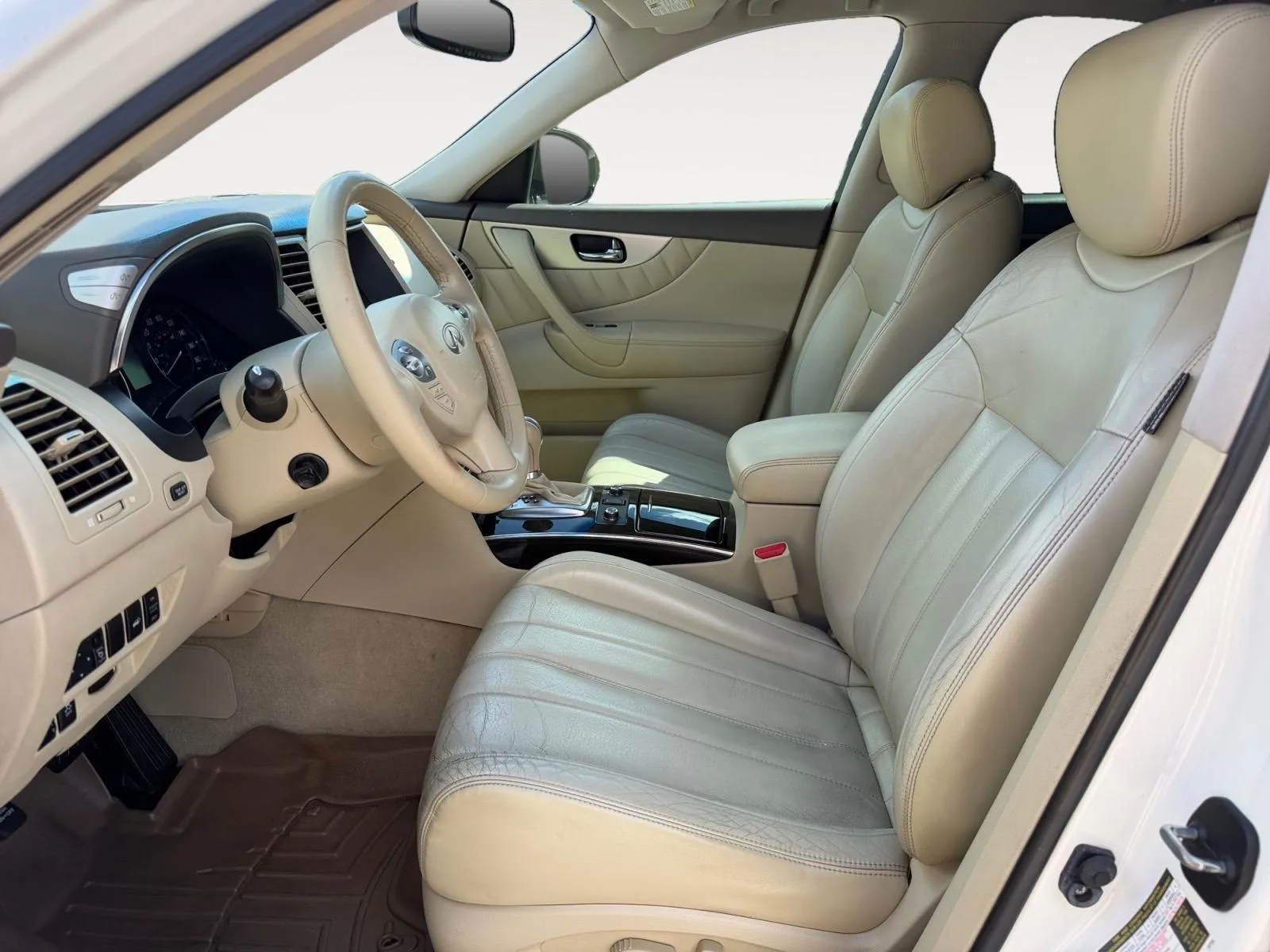 Infiniti QX70 photo 19