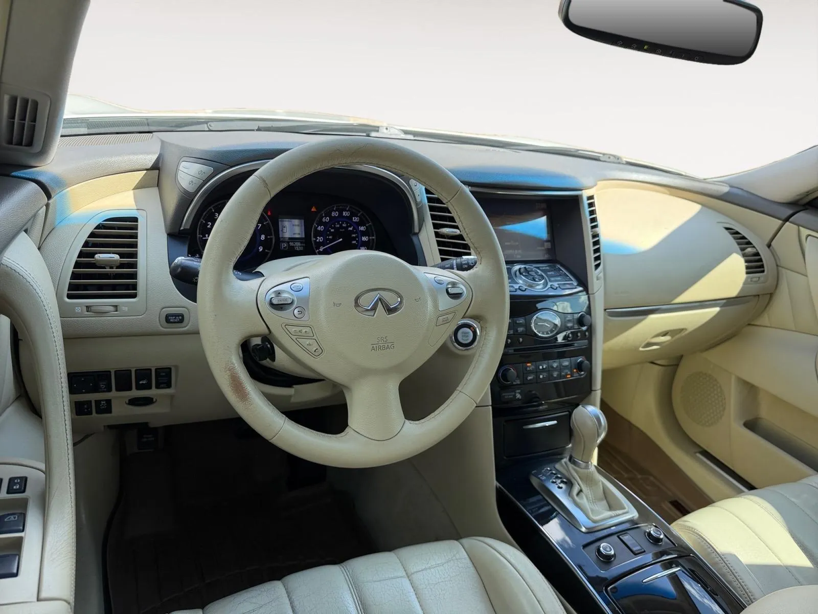 Infiniti QX70 photo 21