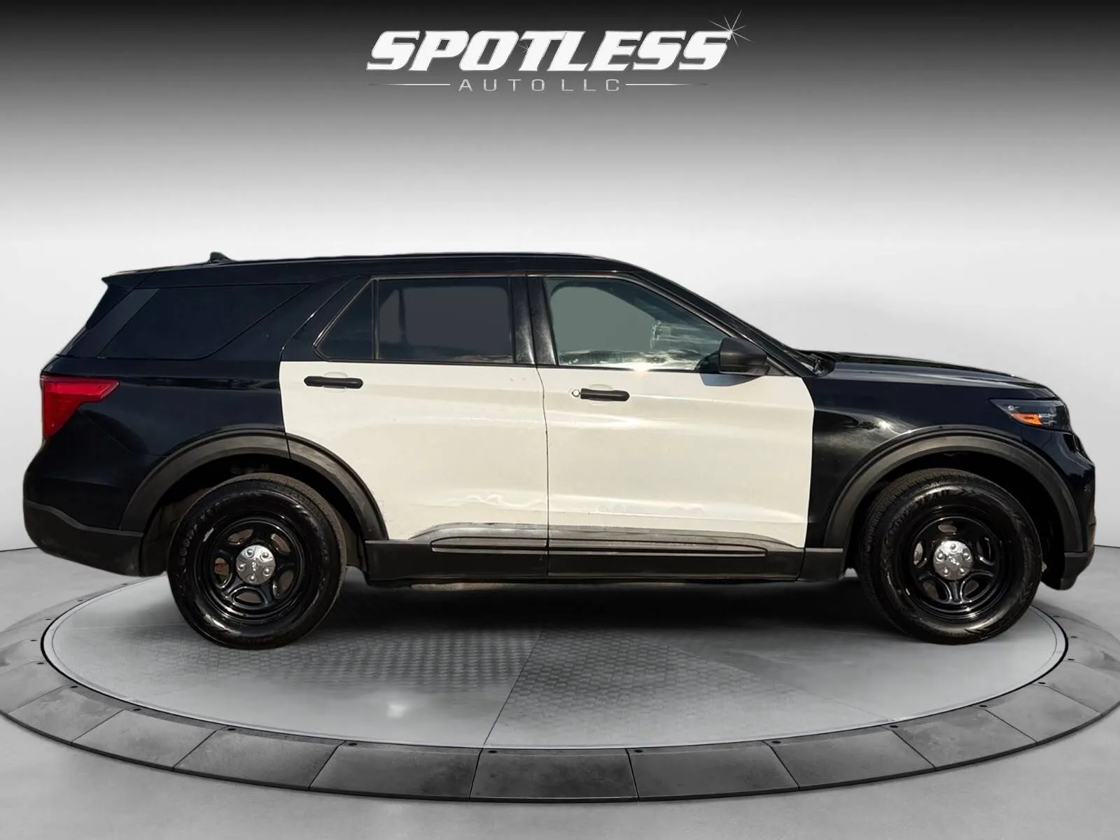 Ford Explorer photo 8