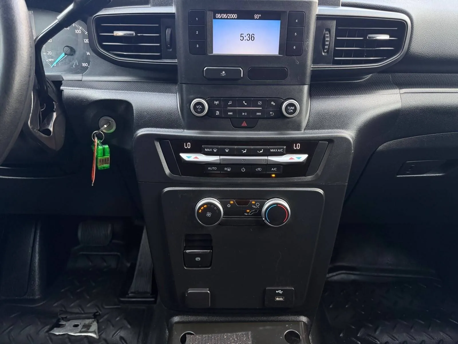Ford Explorer photo 25