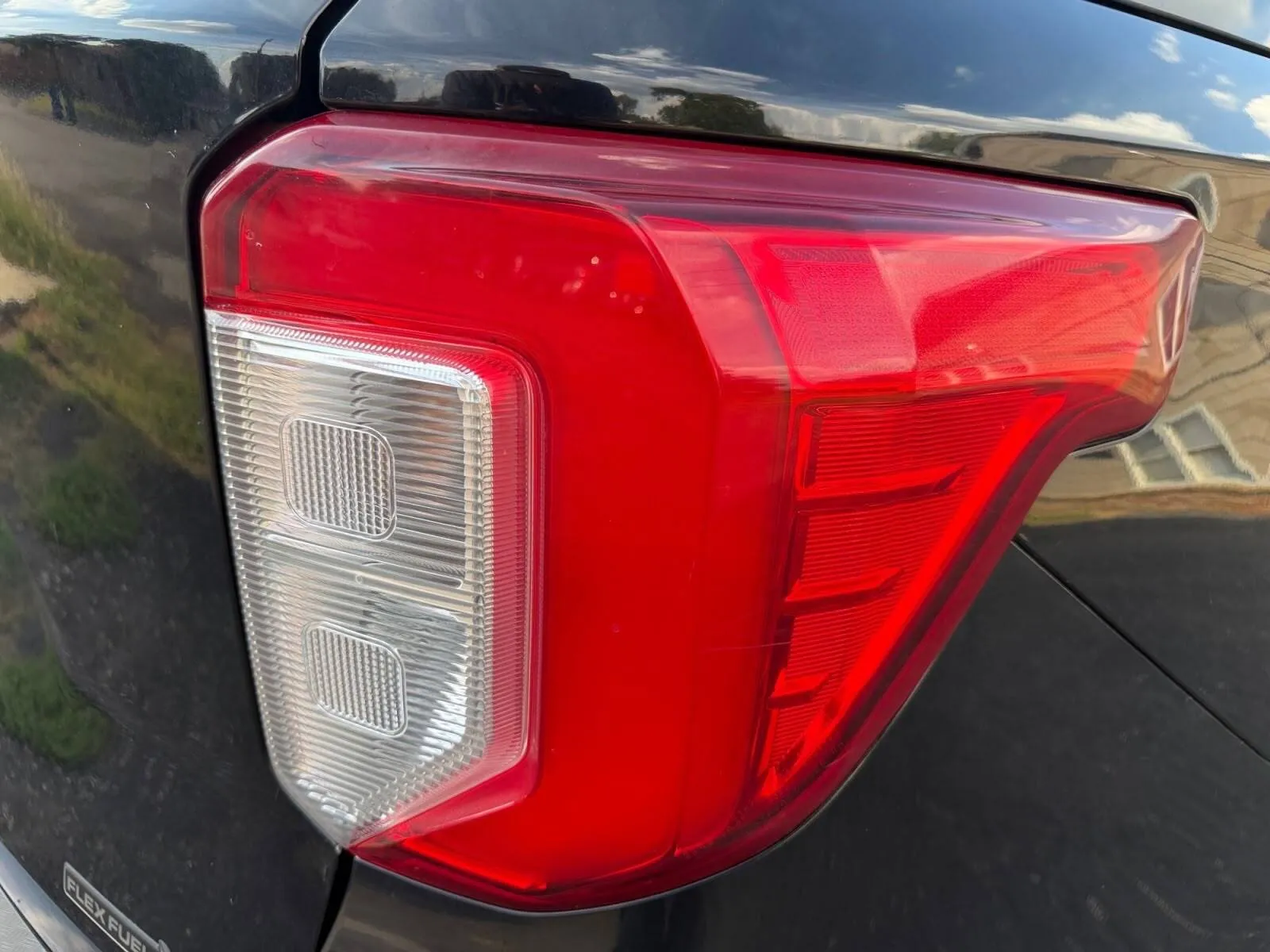 Ford Explorer photo 12
