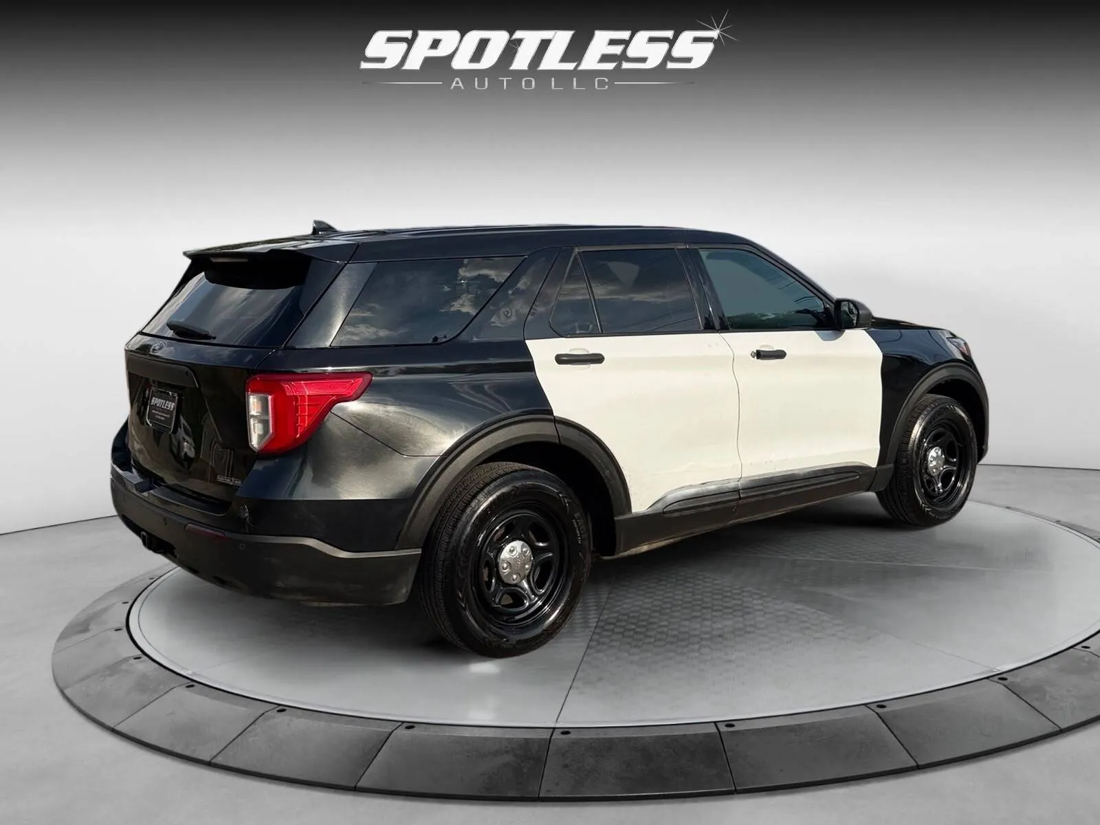 Ford Explorer photo 7