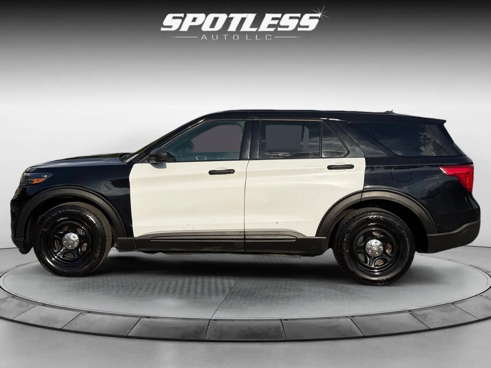 Ford Explorer photo 4