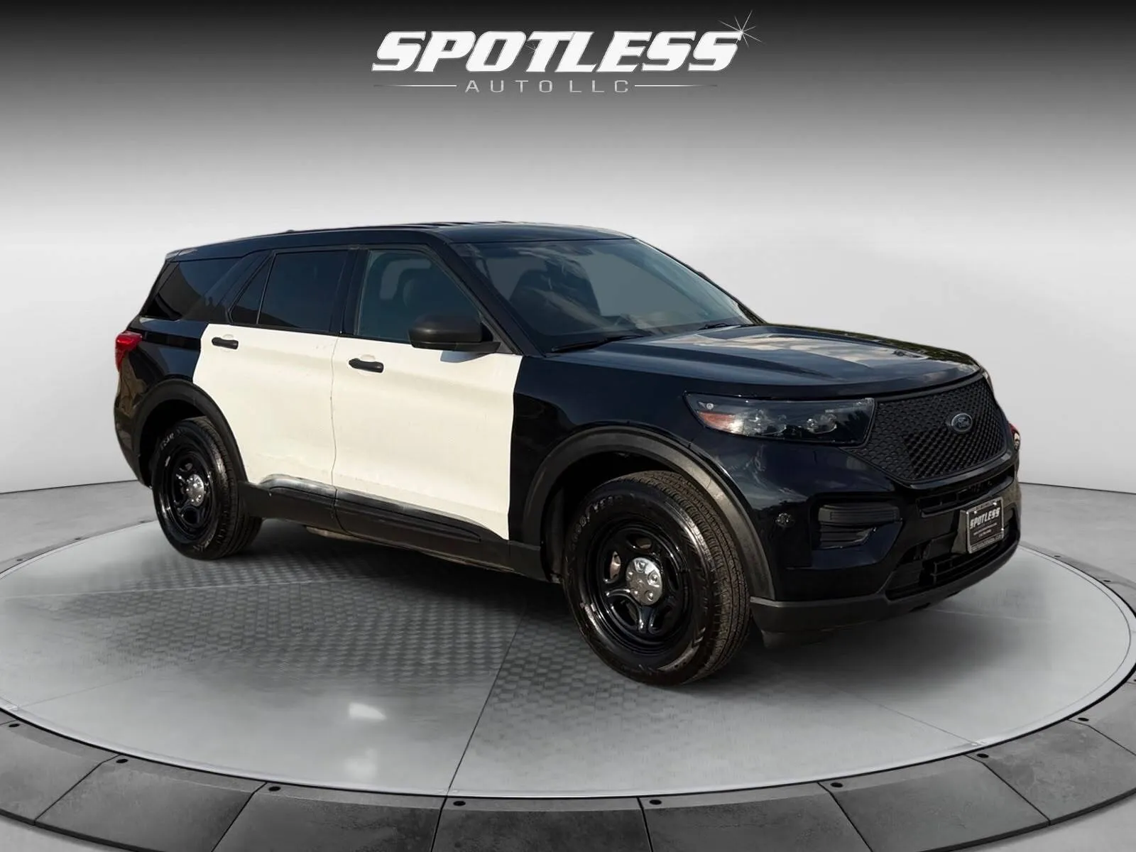 Ford Explorer photo 11