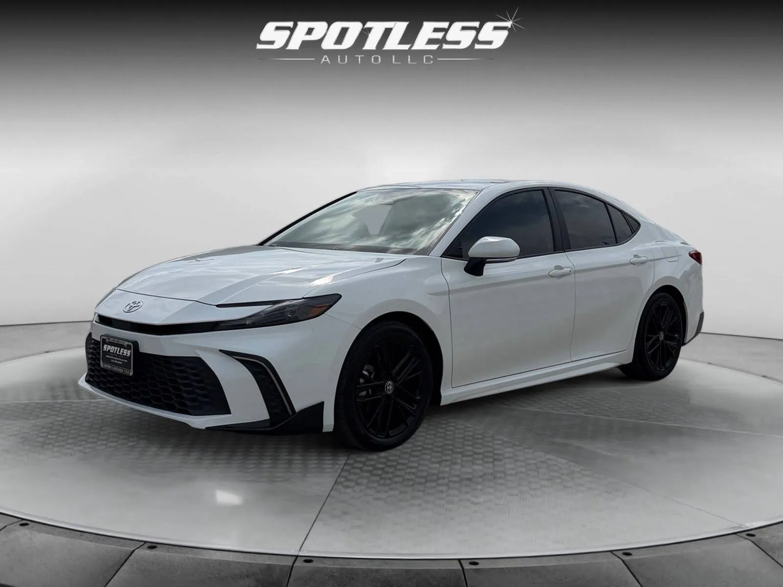 White 2025 Toyota Camry SE for sale in San Antonio, TX