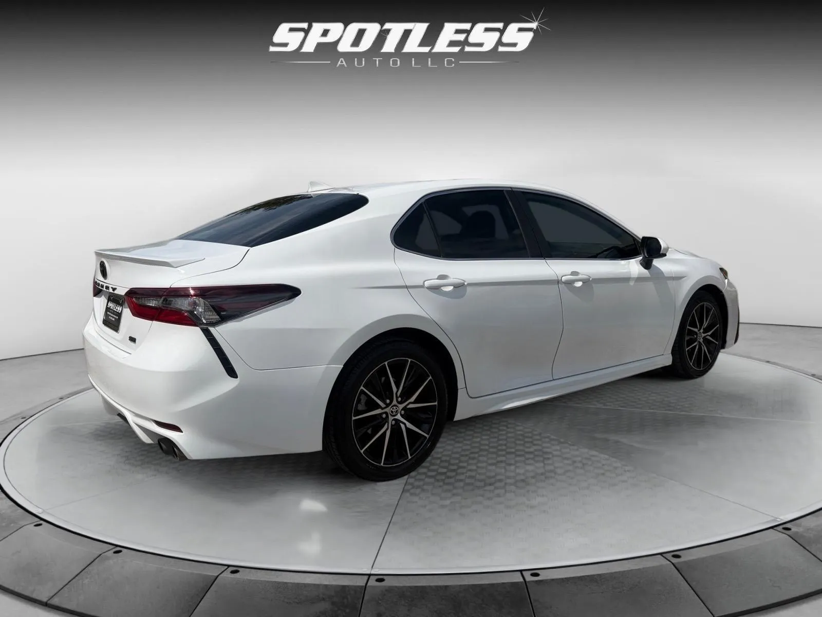 Toyota Camry photo 7