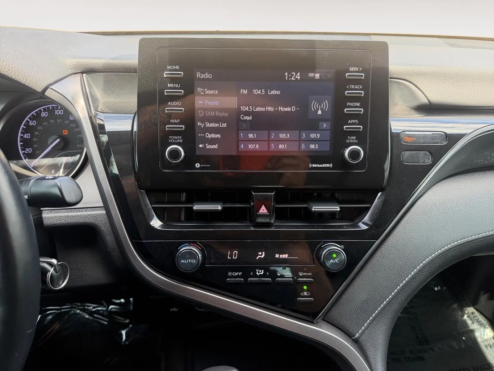 Toyota Camry photo 25