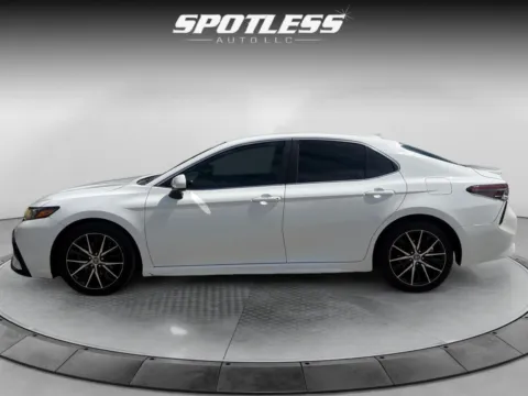 More photos of 2021 Toyota Camry SE at Spotless Auto San Pedro, TX