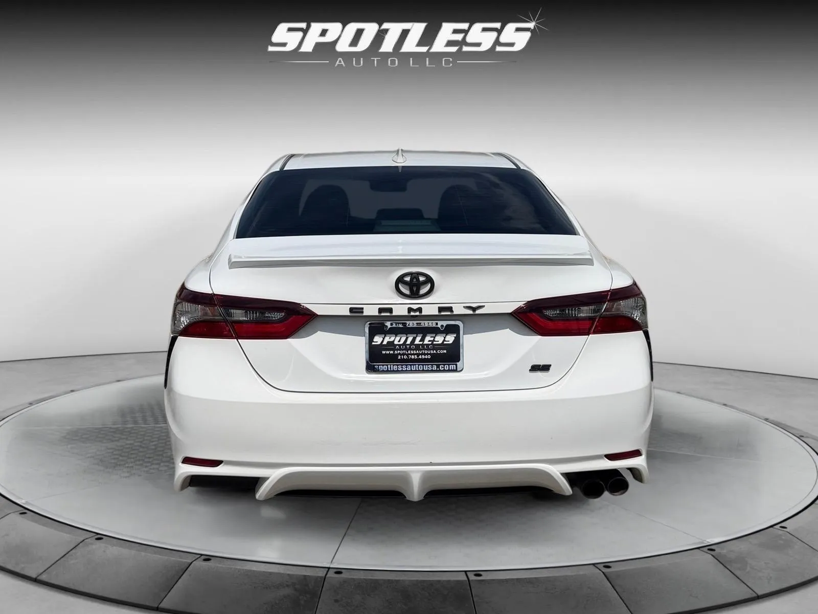Toyota Camry photo 6
