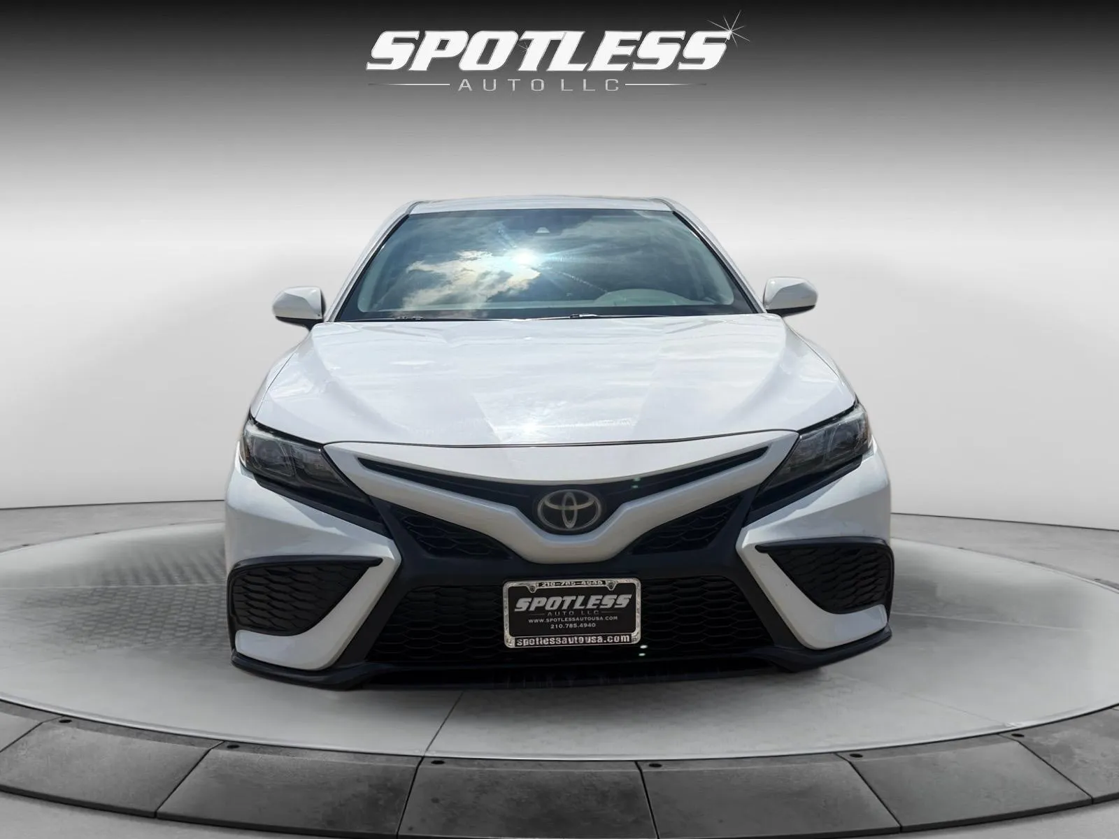Toyota Camry photo 10