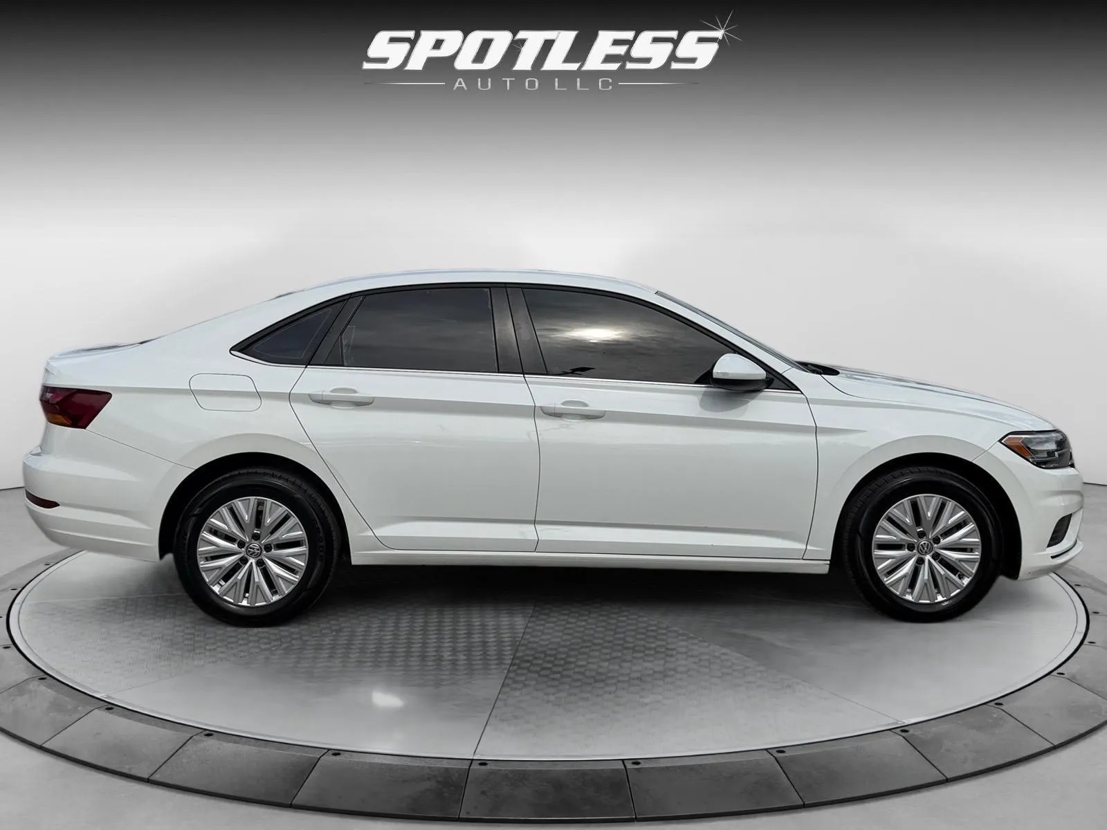Volkswagen Jetta photo 8