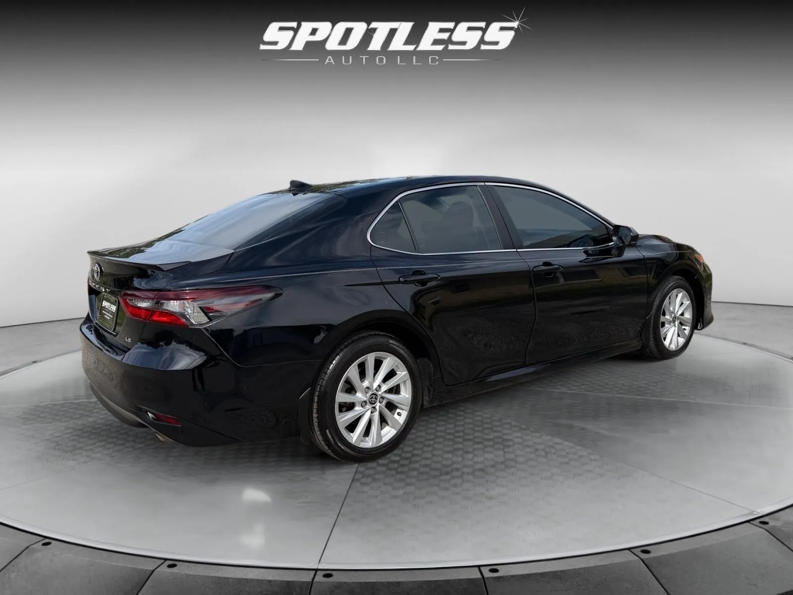 Toyota Camry photo 9