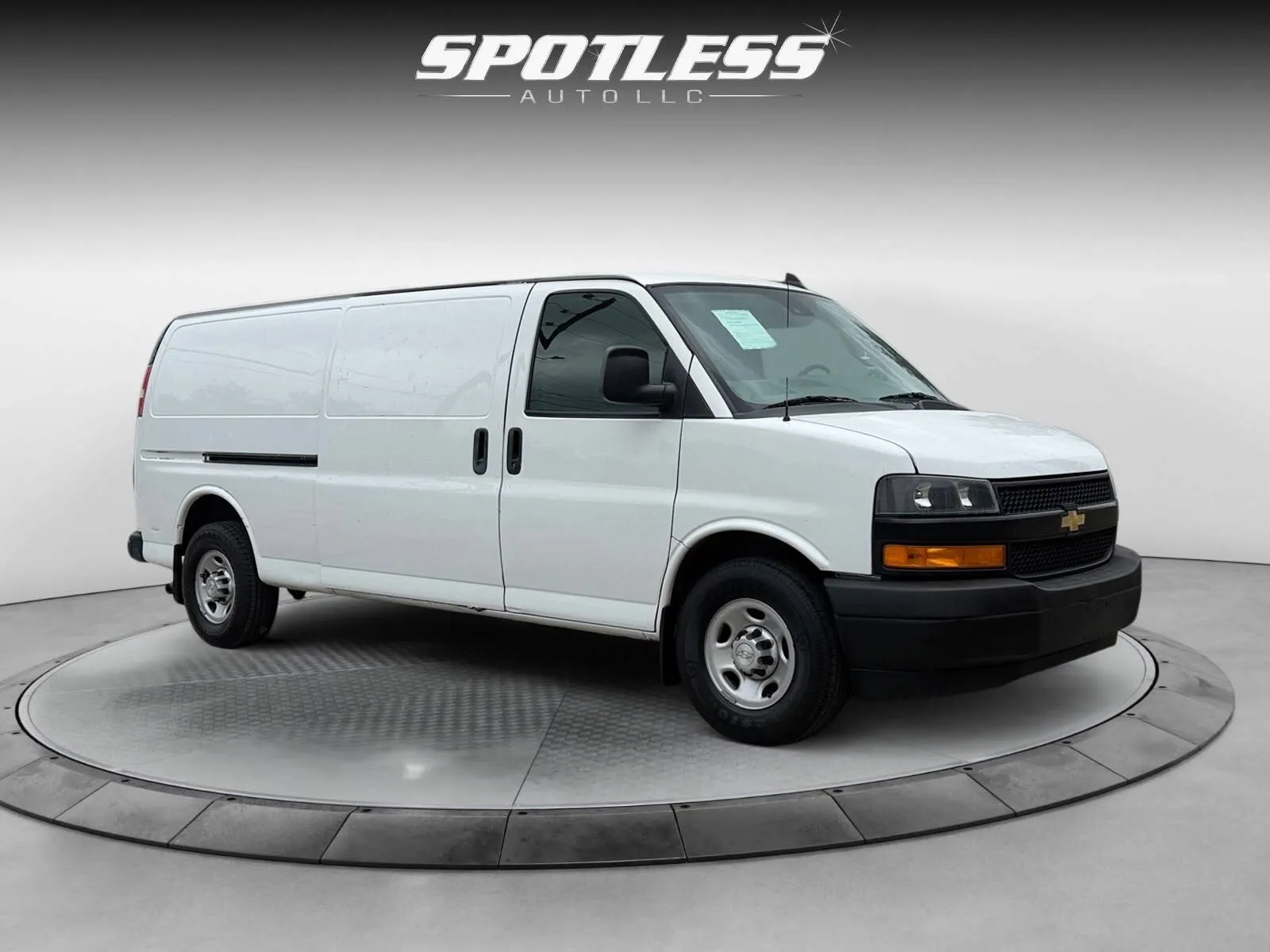 Chevrolet Express photo 9