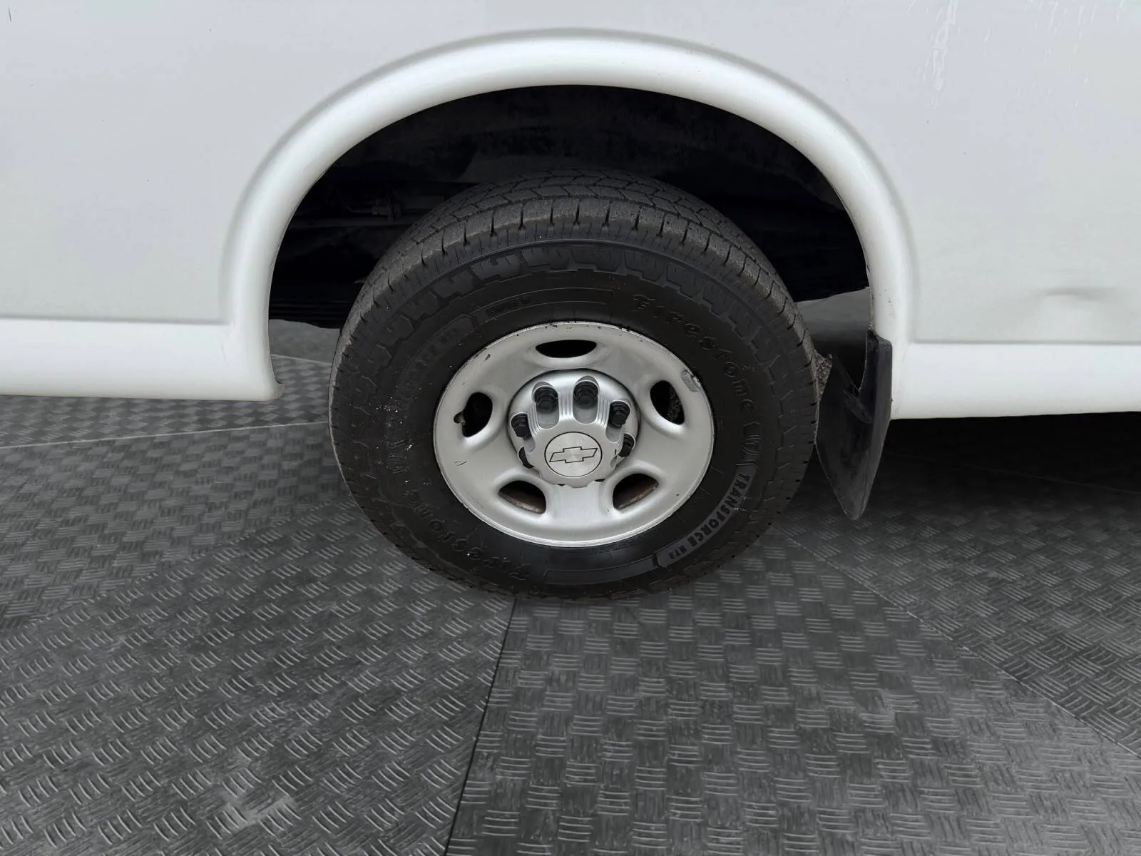 Chevrolet Express photo 14