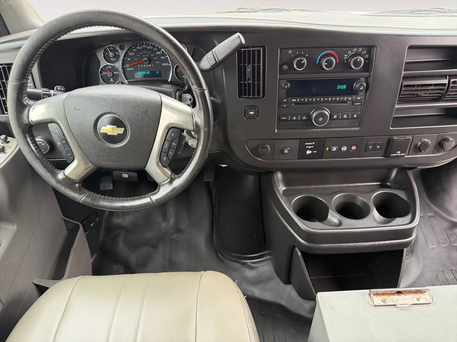Chevrolet Express photo 20