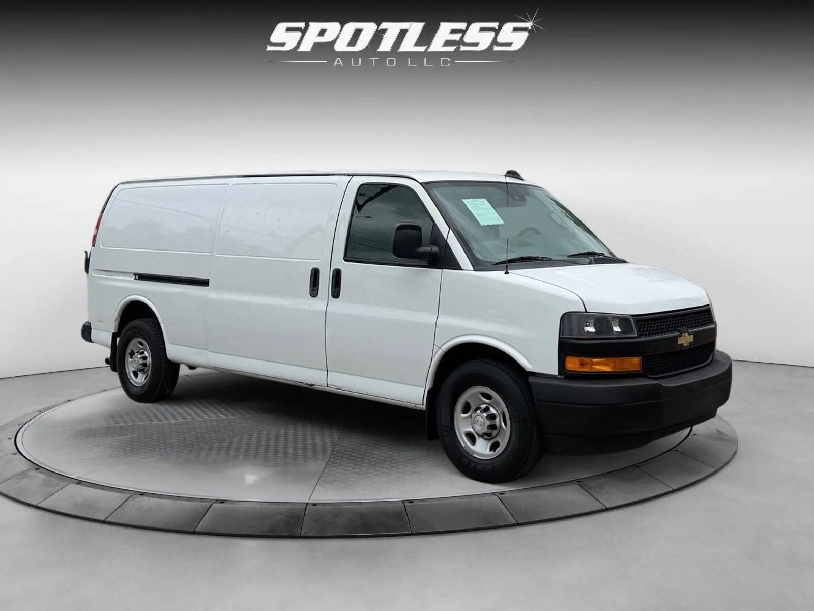 Chevrolet Express photo 11