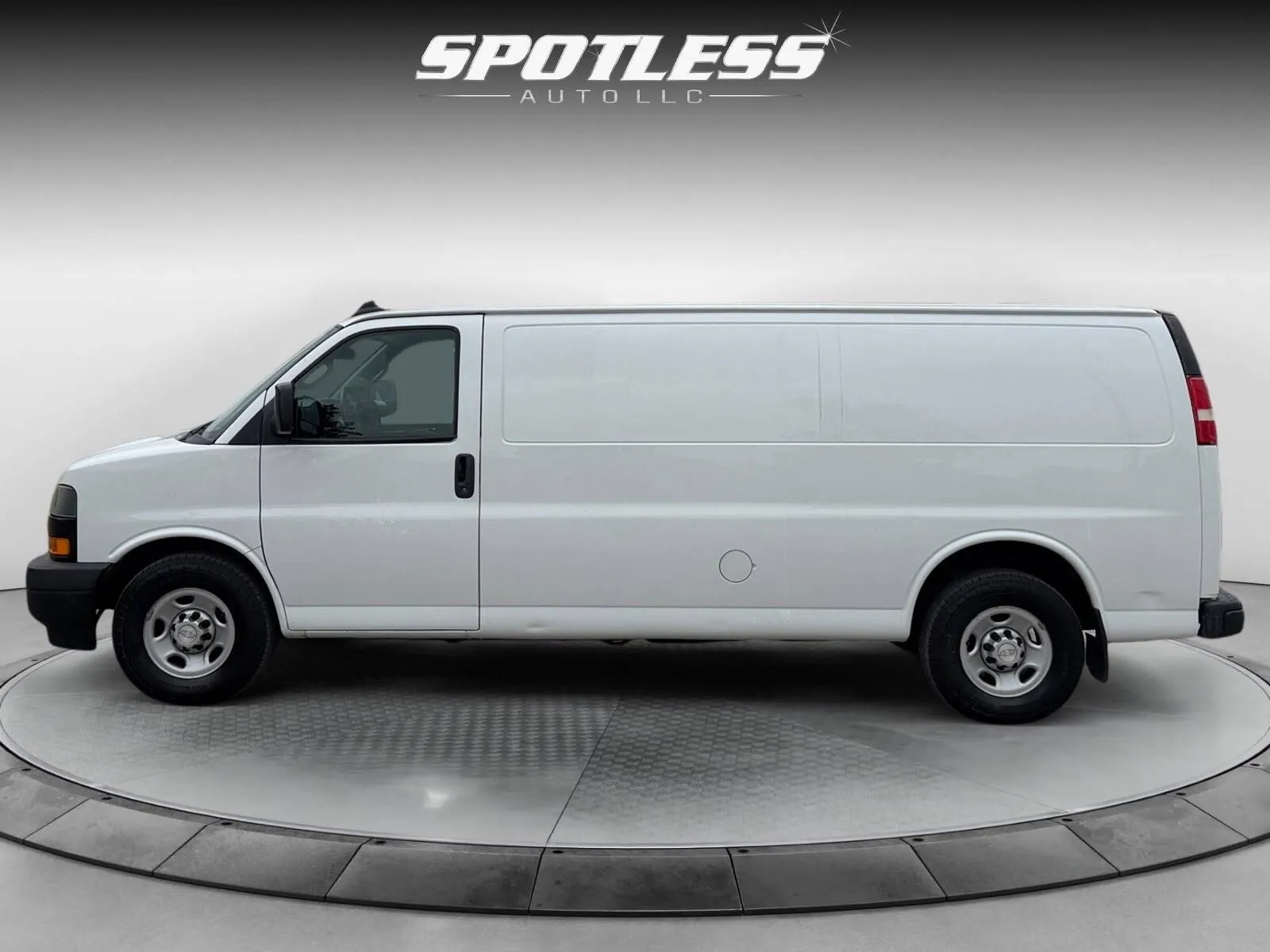 Chevrolet Express photo 4