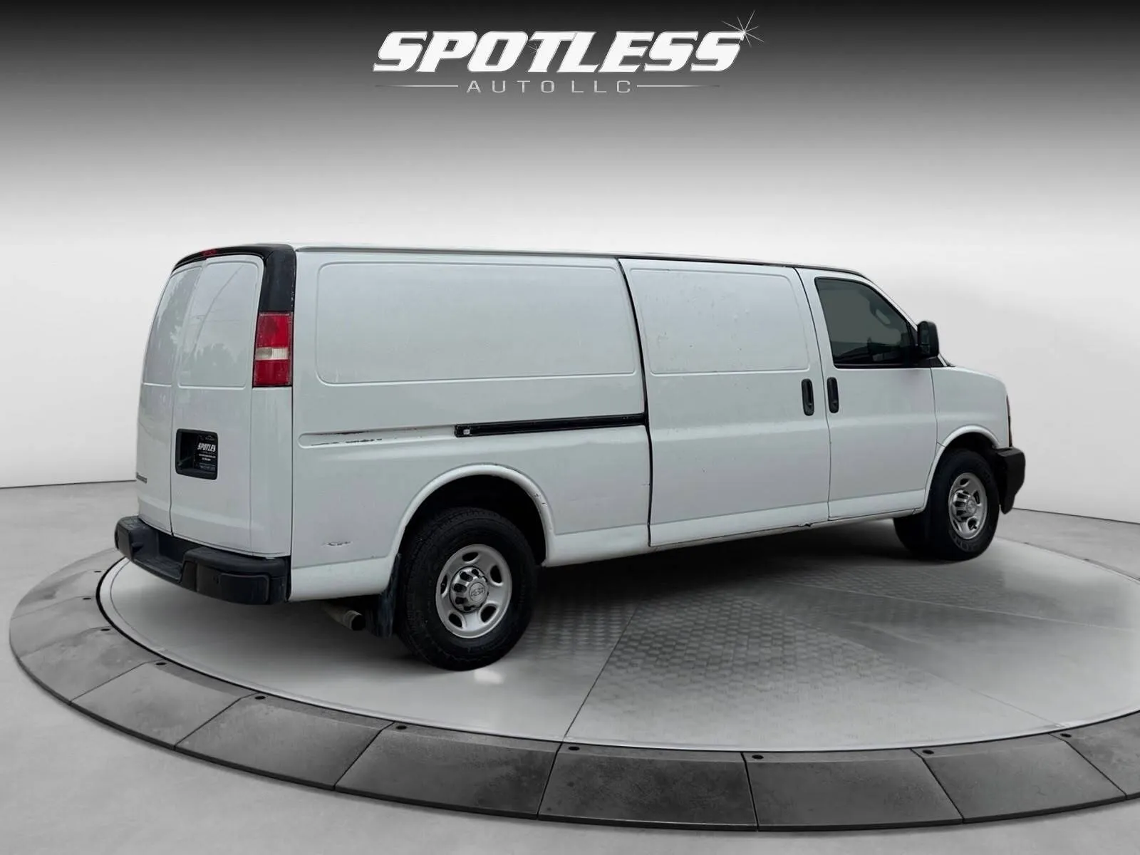 Chevrolet Express photo 7