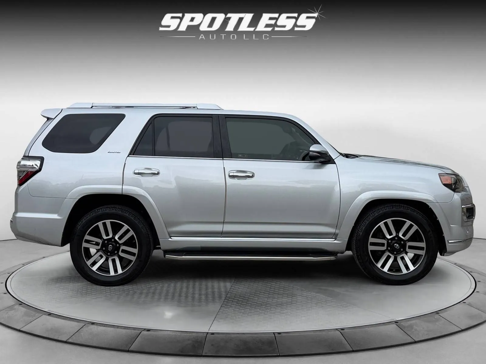 Toyota 4Runner photo 8