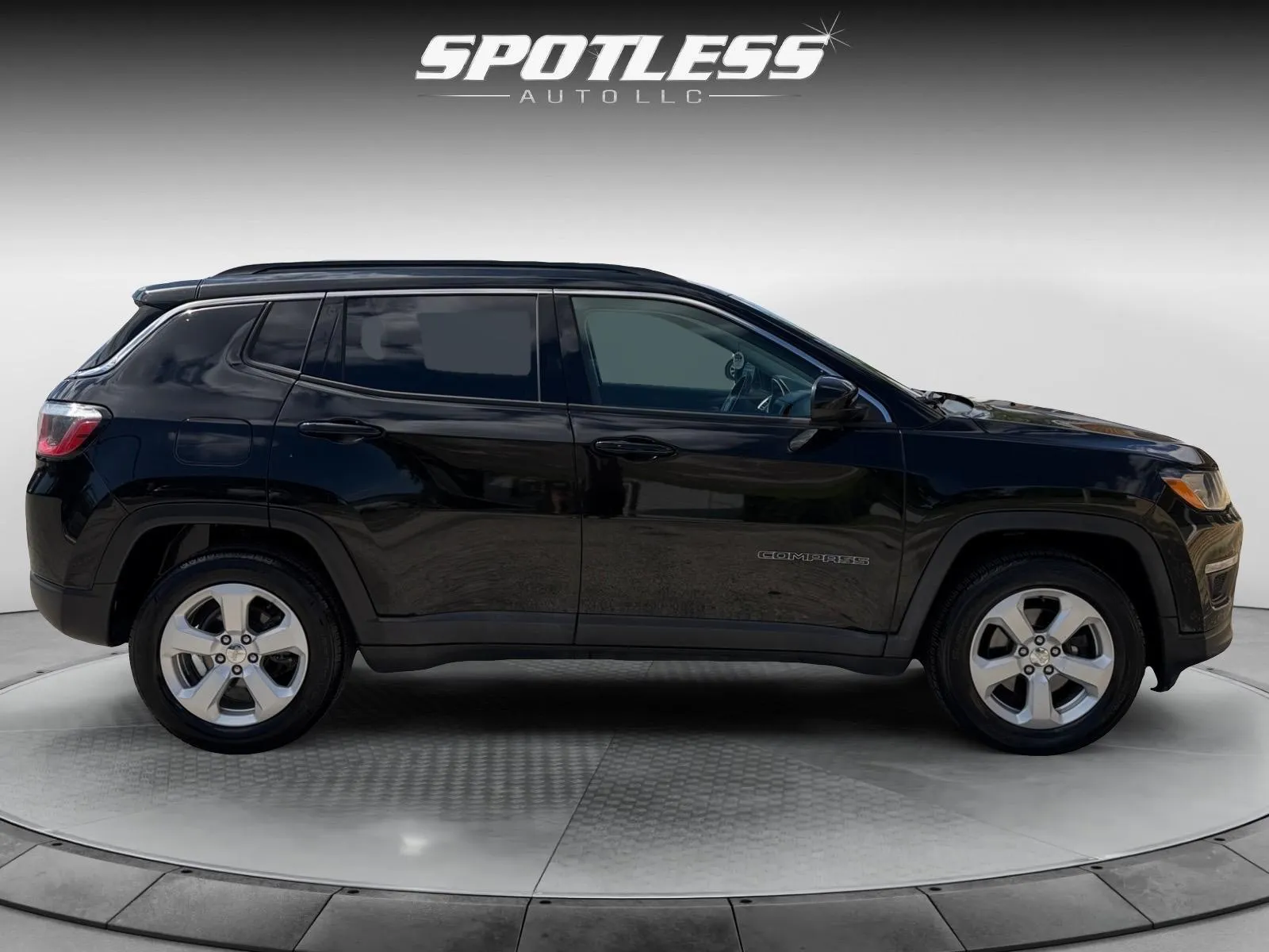 Jeep Compass photo 8