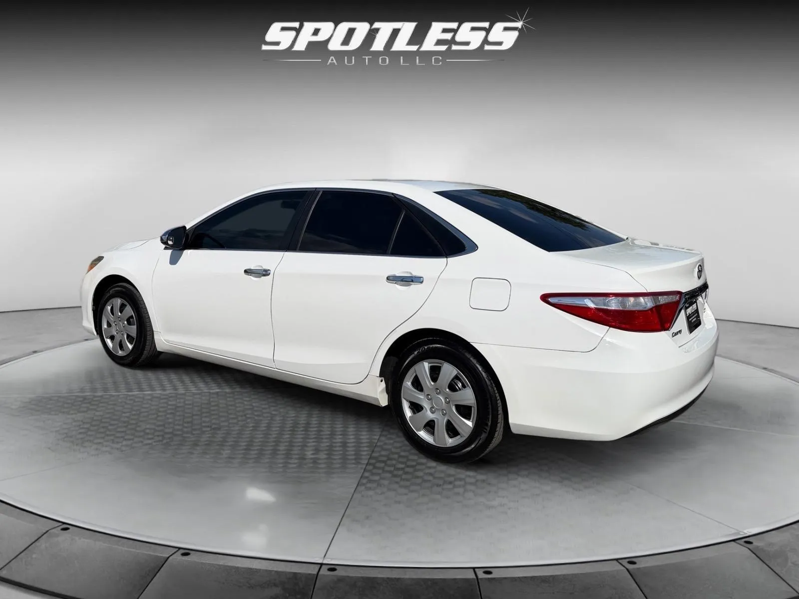 Toyota Camry photo 5