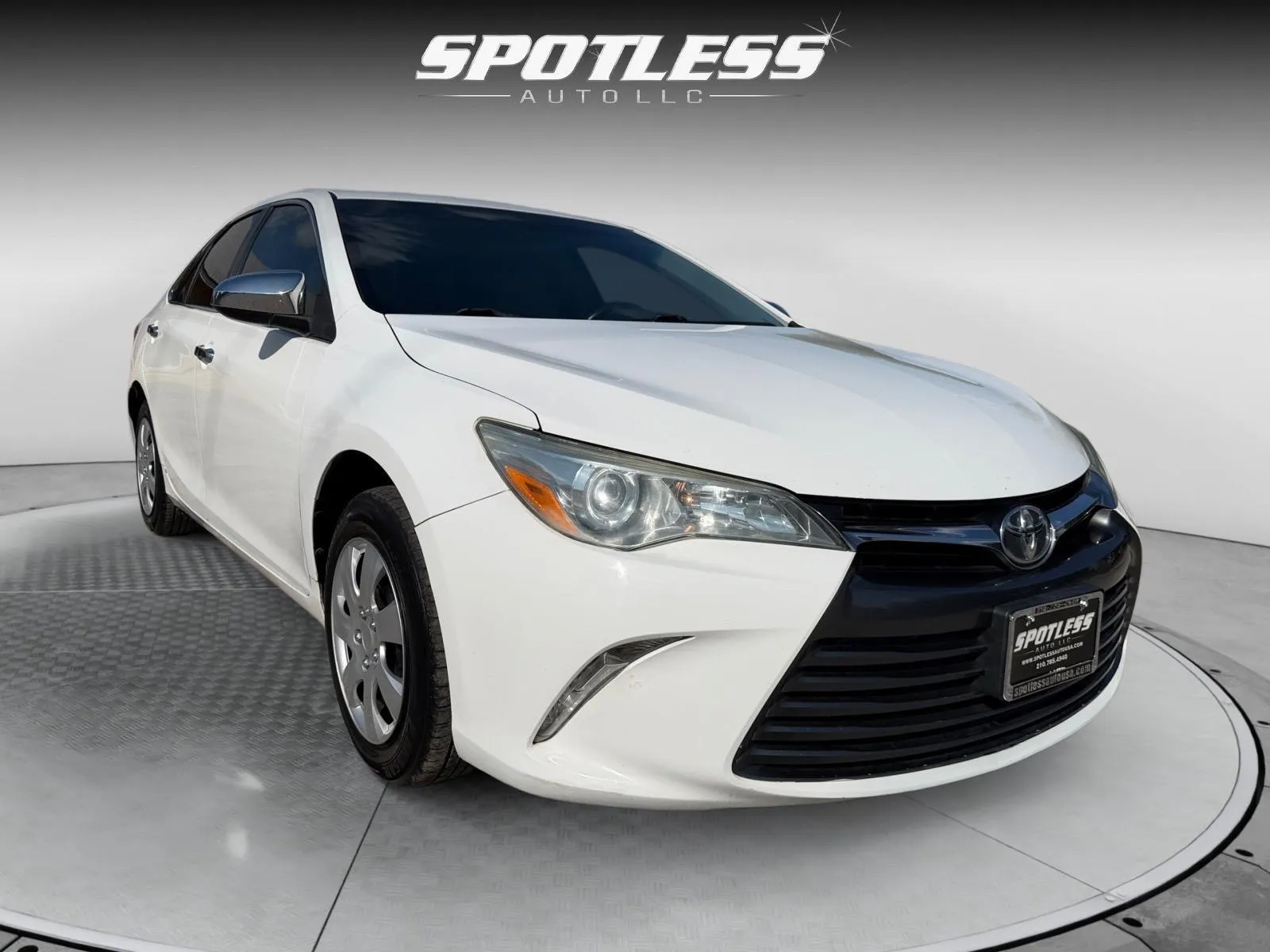 Toyota Camry photo 9