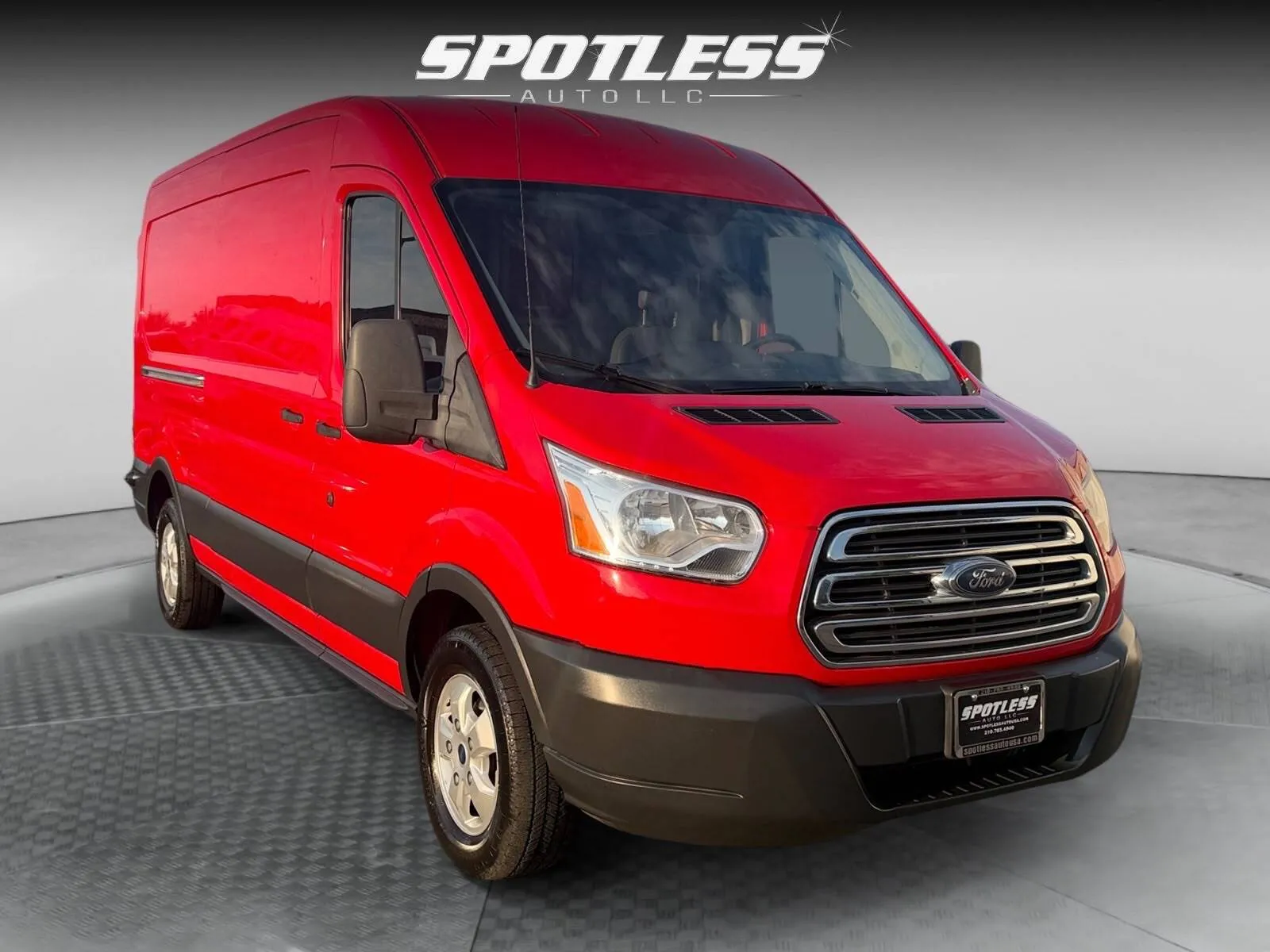 Ford Transit photo 9