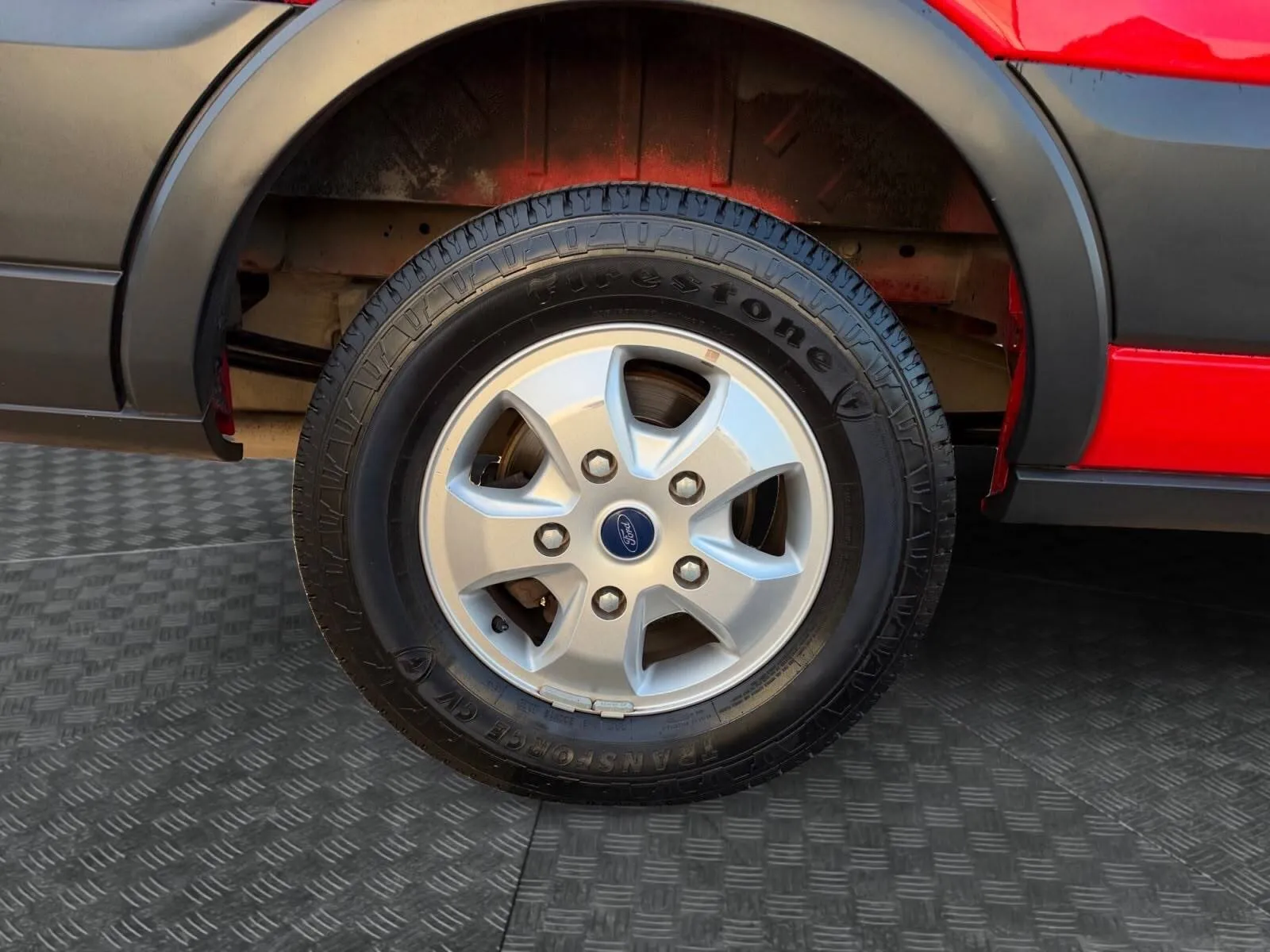 Ford Transit photo 14