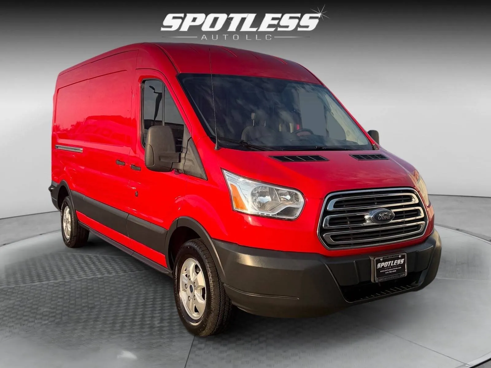 Ford Transit photo 11