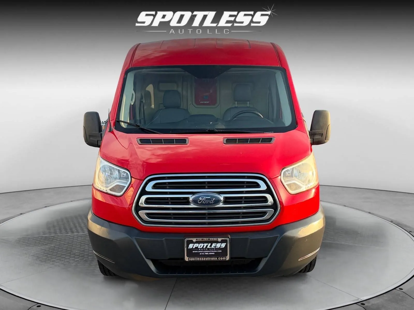 Ford Transit photo 10