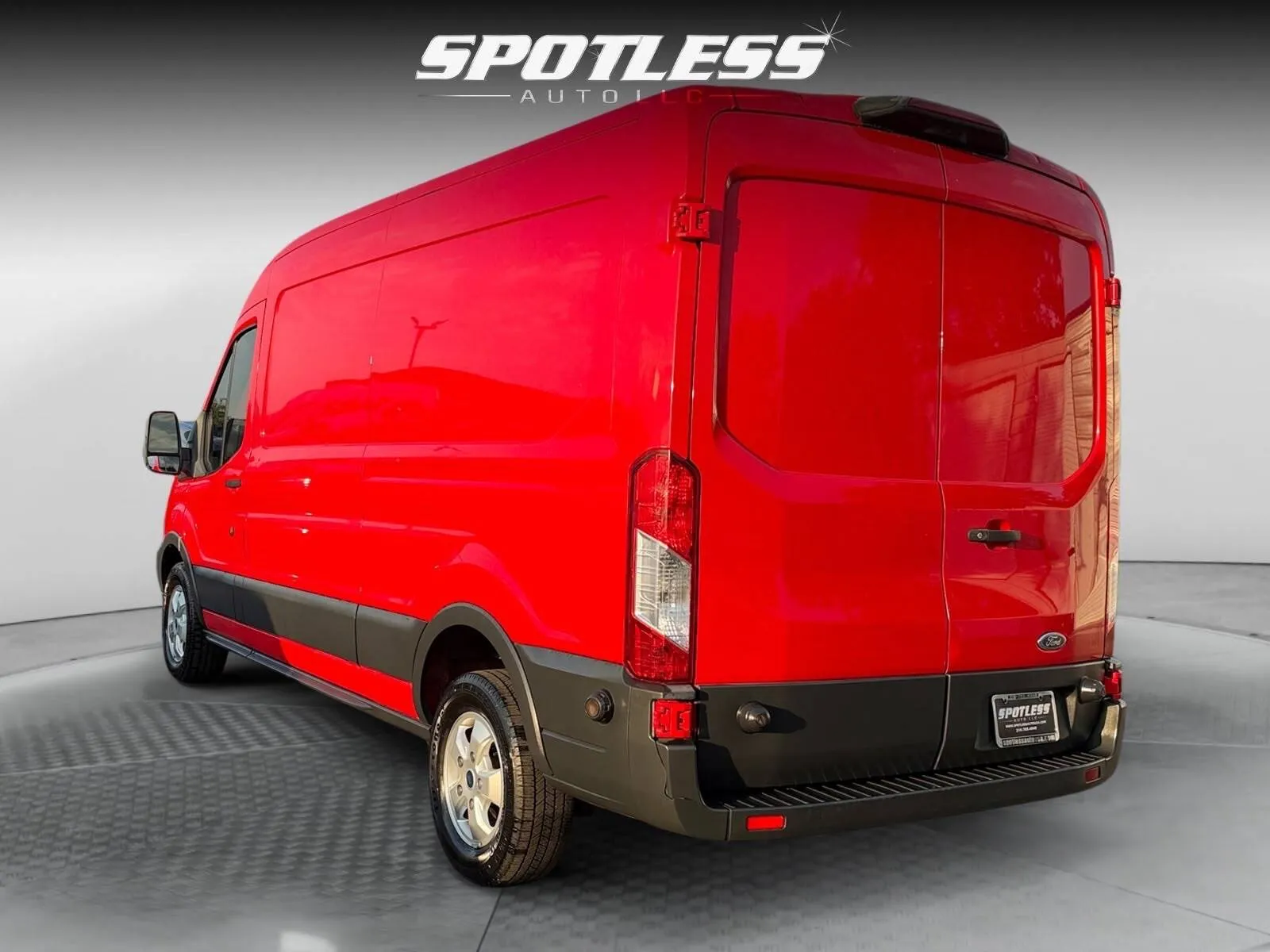 Ford Transit photo 5