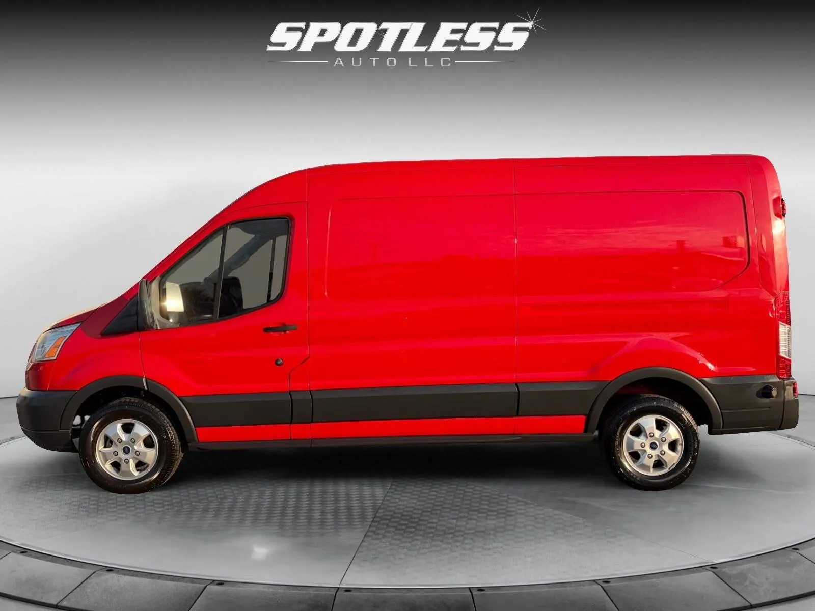 Ford Transit photo 4